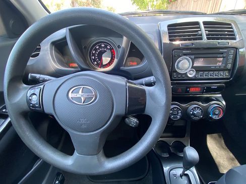 Used 2010 Scion xD FWD image 12