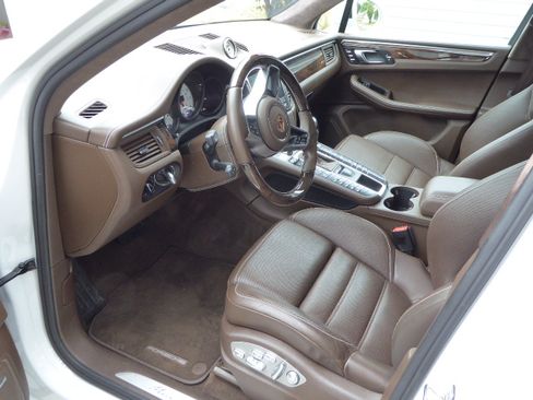 Used 2017 Porsche Macan Turbo image 15