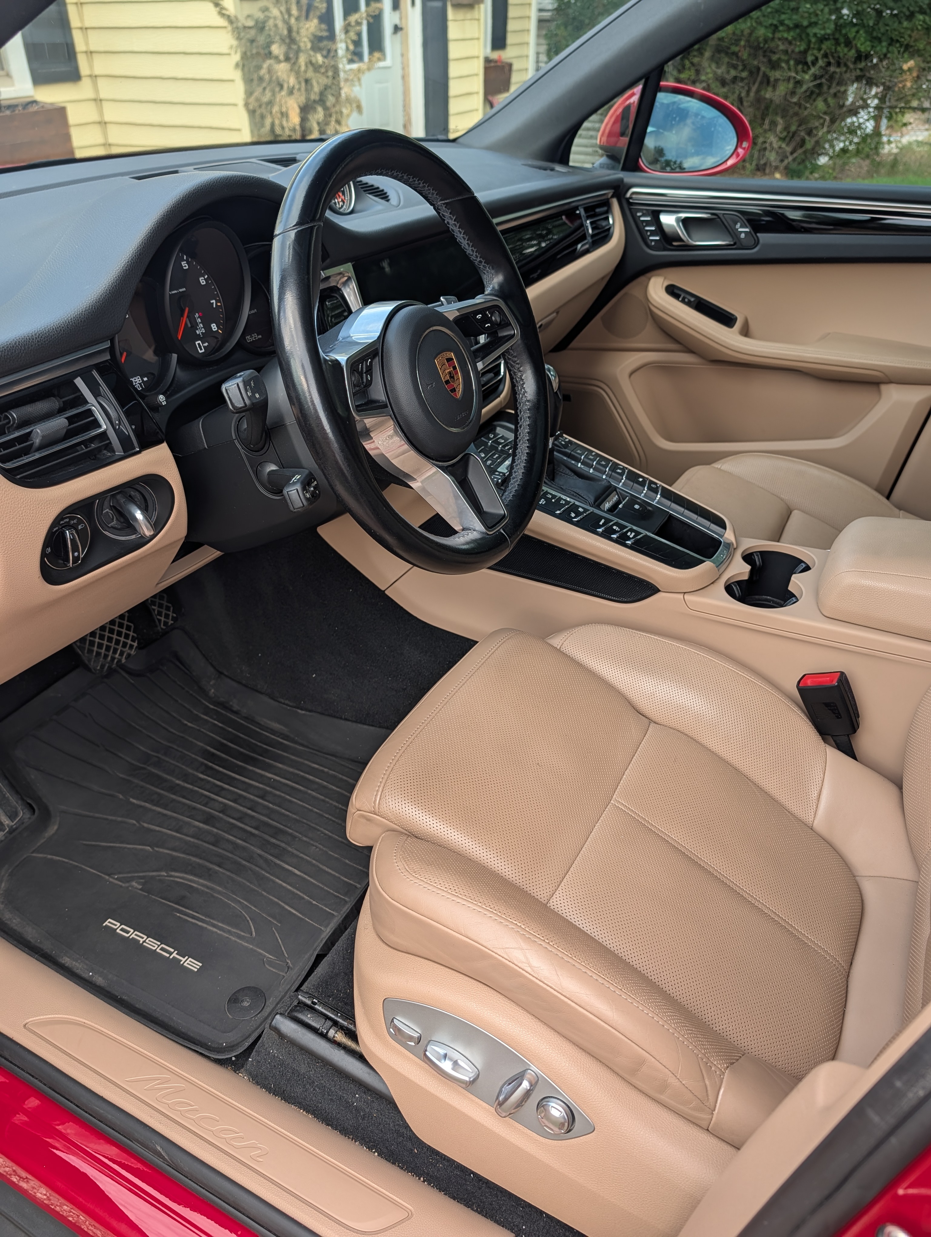 Used 2020 Porsche Macan AWD/4WD image 16