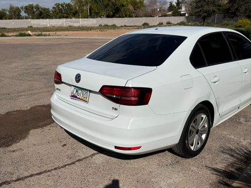 Used 2017 Volkswagen Jetta S image 2