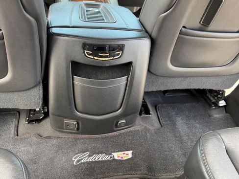 Used 2019 Cadillac Escalade ESV Luxury image 2