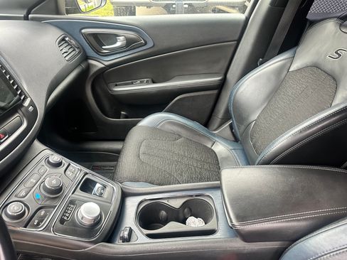 Used 2016 Chrysler 200 S w/ Navigation & Sound Group I image 30