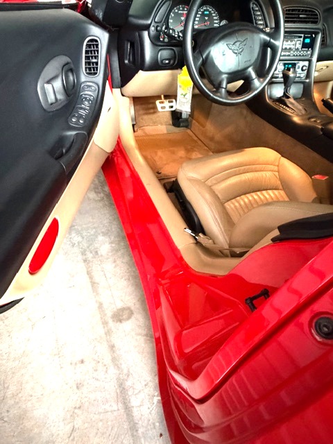 Used 1998 Chevrolet Corvette Convertible w/ Memory Pkg RWD image 12
