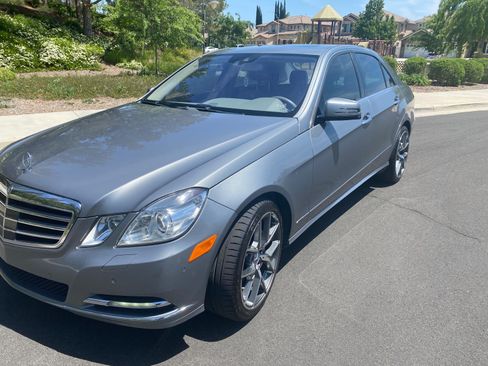 Used 2011 Mercedes-Benz E 550 4MATIC Sedan image 13