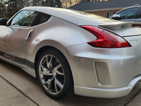 Used 2009 Nissan 370Z Touring w/ Sport Pkg image 4