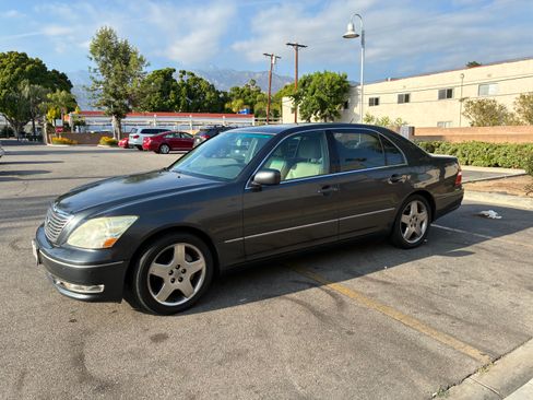 Used 2005 Lexus LS 430 RWD image 2