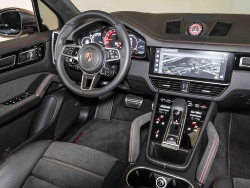 Used 2023 Porsche Cayenne GTS image 8
