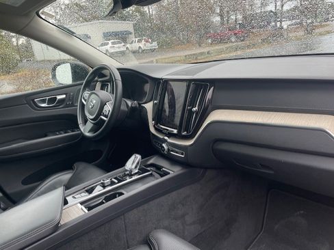 Used 2022 Volvo XC60 B5 Inscription w/ Protection Package Premier image 10