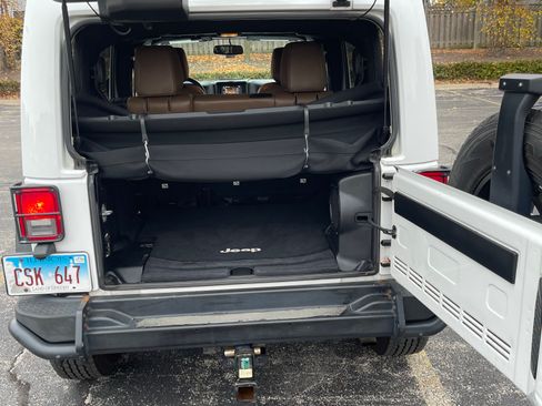 Used 2013 Jeep Wrangler Unlimited Sahara image 8