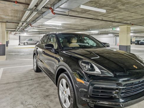 Used 2019 Porsche Cayenne Sport Utility 4D image 6