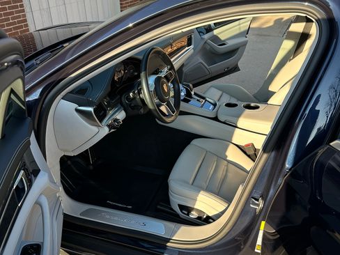 Used 2019 Porsche Panamera 4S Executive image 5