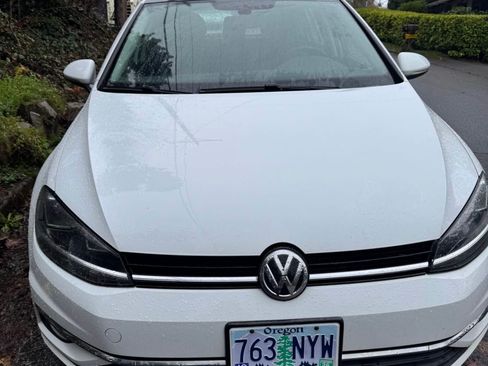 Used 2018 Volkswagen Golf SE image 2