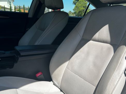 Used 2013 Lexus ES 350 w/ Luxury Pkg FWD image 6