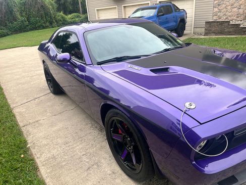 Used 2010 Dodge Challenger SRT8 w/ SRT Option Group II RWD image 9