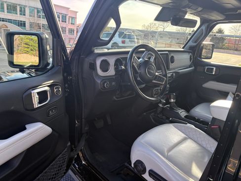 Used 2023 Jeep Wrangler Unlimited Sahara image 8