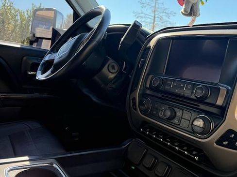 Used 2016 GMC Sierra 2500 Denali w/ Duramax Plus Package image 9