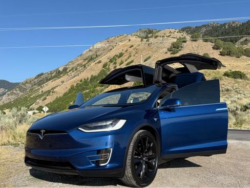 Used 2018 Tesla Model X 75D image 9