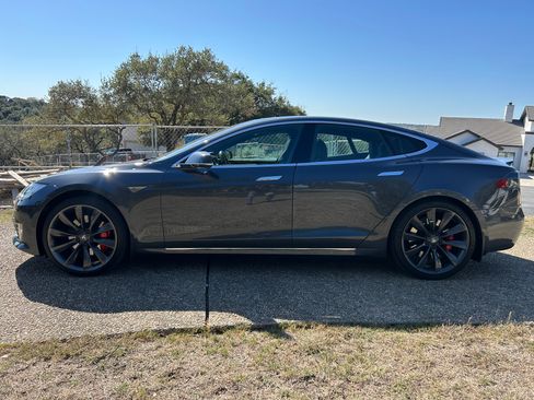 Used 2016 Tesla Model S P90D image 6