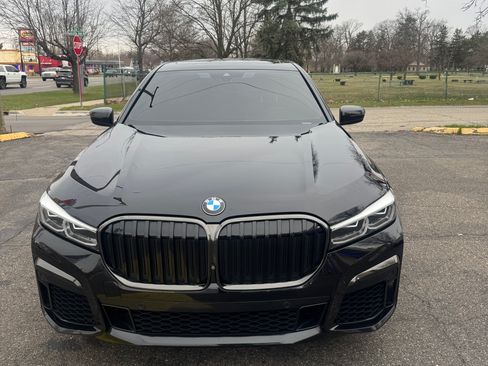 Used 2021 BMW 750i xDrive 750i xDrive Sedan 4D w/ Executive Package image 4