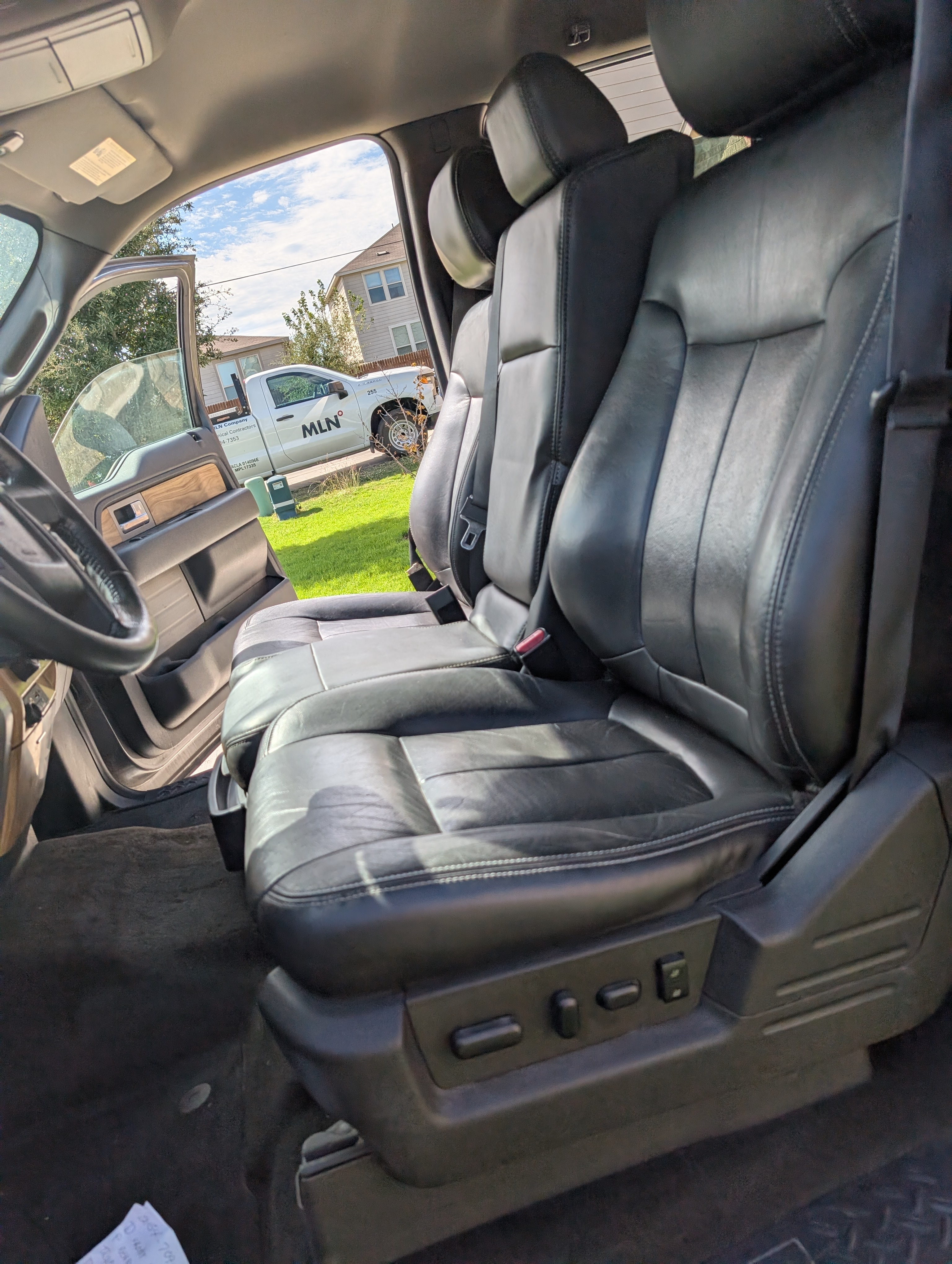 Used 2011 Ford F150 Lariat w/ Lariat Chrome Pkg AWD/4WD image 8