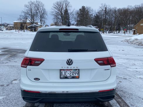 Used 2022 Volkswagen Tiguan SE image 4