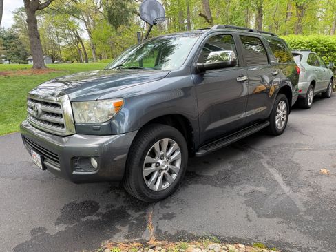 Used 2010 Toyota Sequoia Limited AWD/4WD image 8
