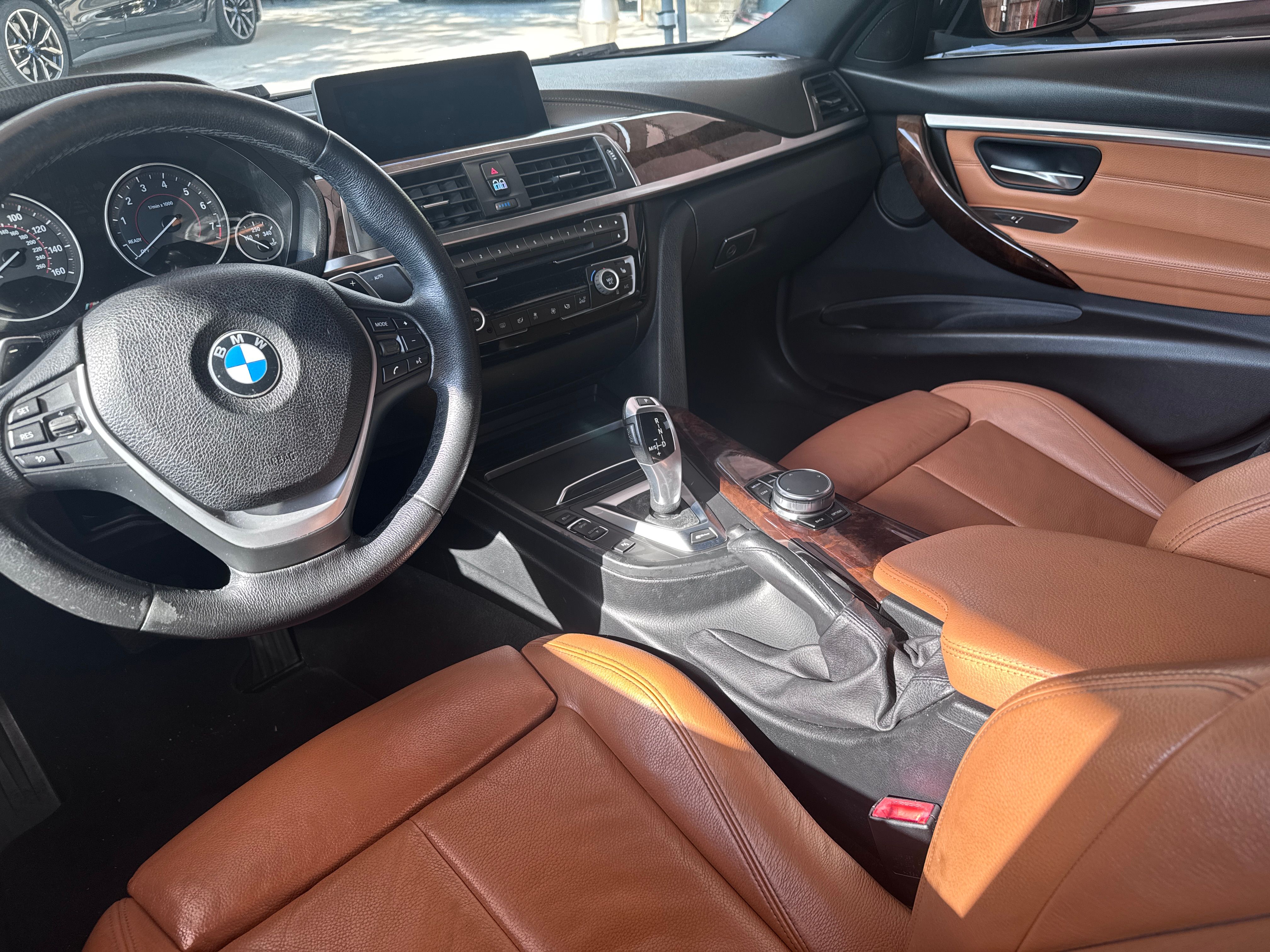 Used 2018 BMW 330e w/ Convenience Package RWD image 4