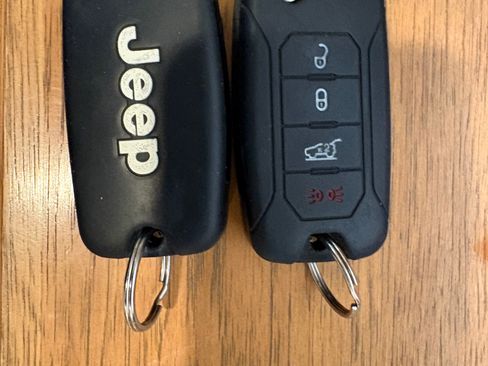 Used 2016 Jeep Renegade Sport w/ Power & Air Group AWD/4WD image 17
