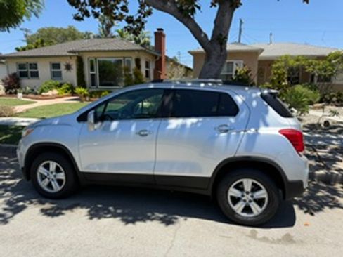 Used 2018 Chevrolet Trax LT w/ LT Convenience Package AWD/4WD image 1