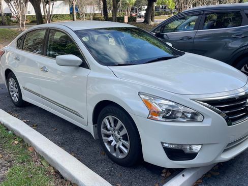 Used 2015 Nissan Altima 2.5 S w/ Power Driver Seat Package image 2