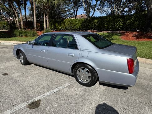 Used 2004 Cadillac De Ville Sedan w/ Equipment Group image 10