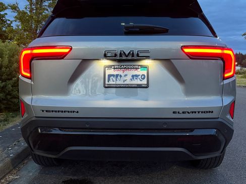 Used 2026 GMC Terrain Elevation w/ Black Edition FWD image 8