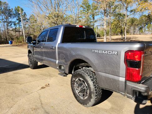 Used 2023 Ford F350 Lariat w/ Lariat Ultimate Package image 4