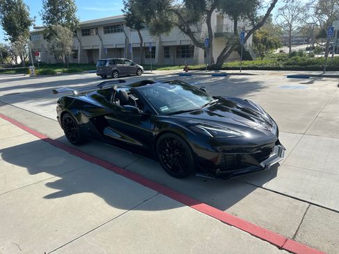 Used 2024 Chevrolet Corvette Z06 w/ Z07 Performance Package image 8