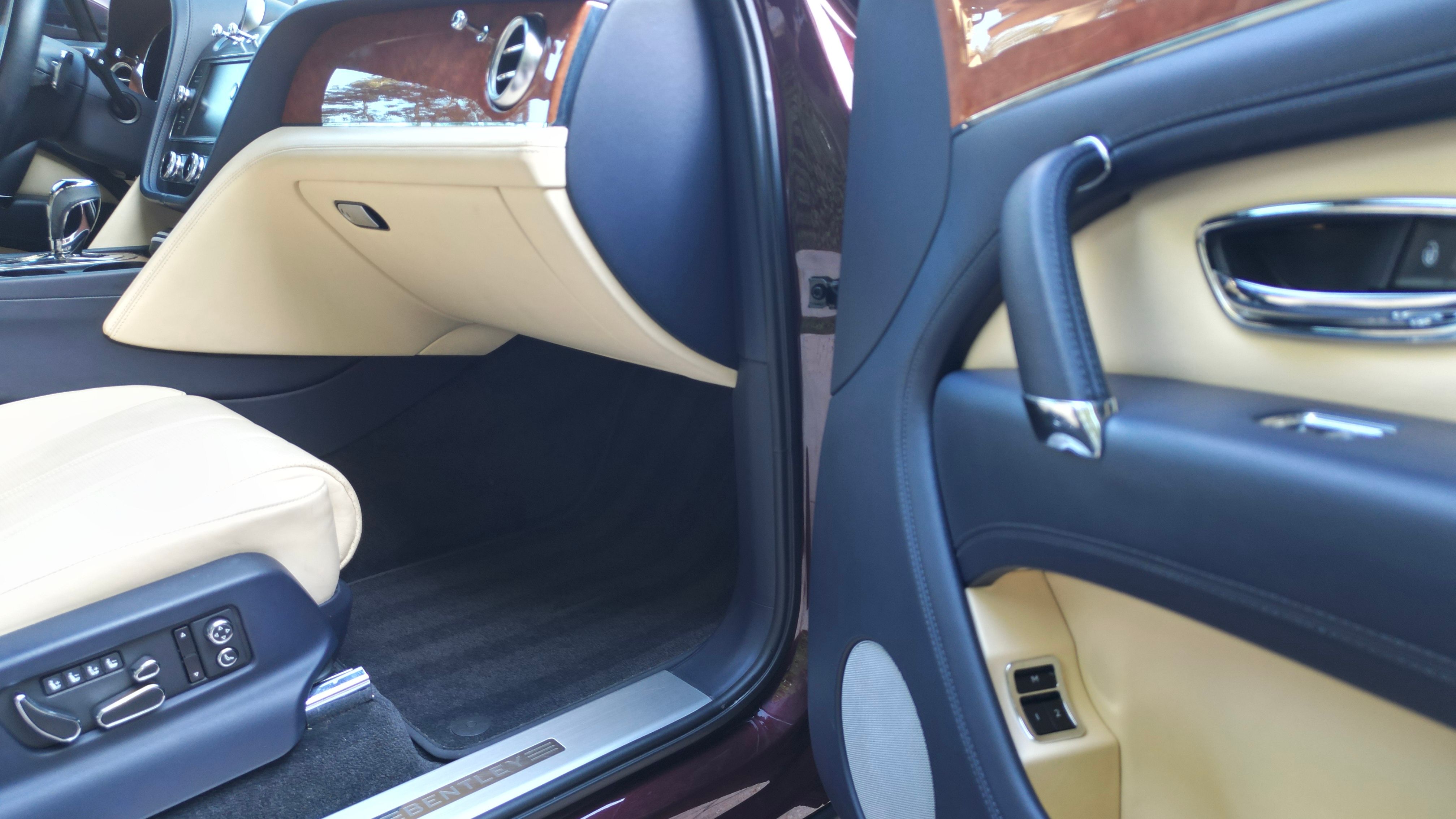 Used 2019 Bentley Bentayga AWD/4WD image 14