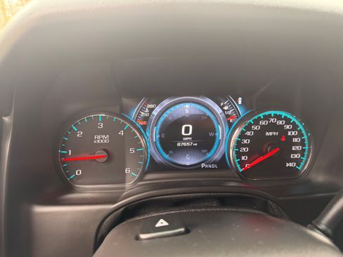 Used 2018 Chevrolet Suburban Premier image 15