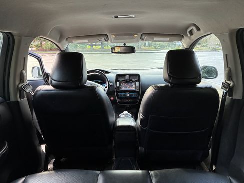 Used 2013 Nissan Leaf SL image 23