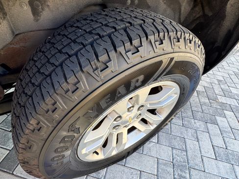 Used 2016 Chevrolet Suburban LT image 11