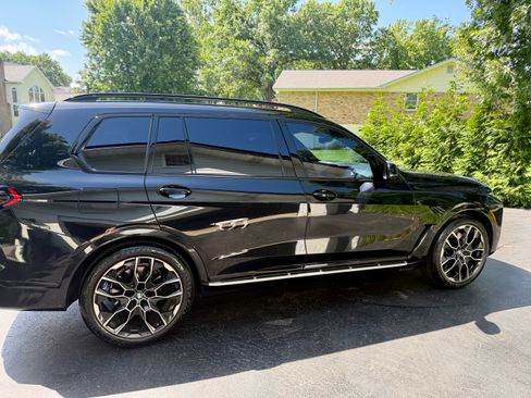 Used 2023 BMW X7 xDrive40i w/ M Sport Package AWD/4WD image 10