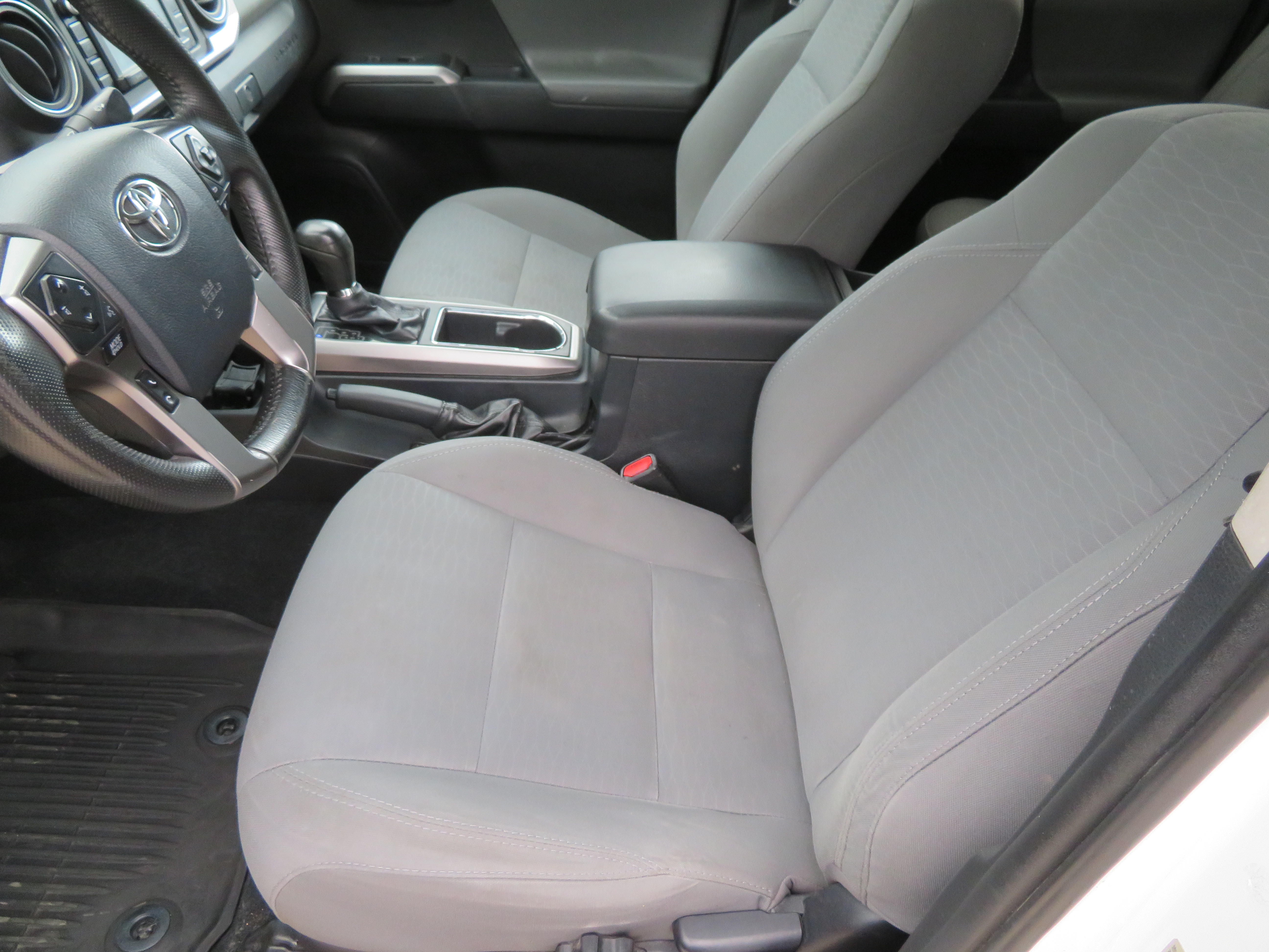 Used 2019 Toyota Tacoma SR5 AWD/4WD image 24
