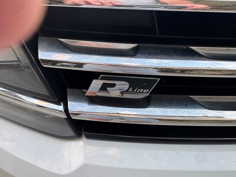 Used 2018 Volkswagen Tiguan SEL Premium w/ R-Line Package image 6