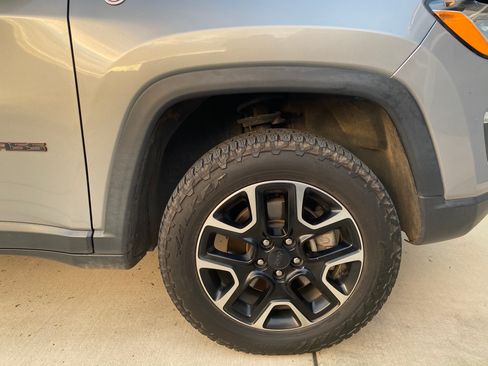 Used 2020 Jeep Compass Trailhawk image 4