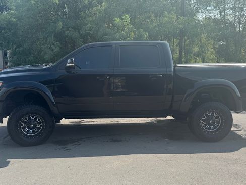 Used 2020 RAM 1500 Limited w/ Black Appearance Package AWD/4WD image 6