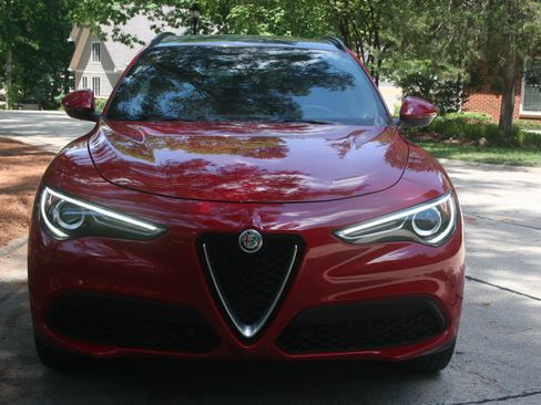 Used 2018 Alfa Romeo Stelvio Ti Sport AWD/4WD image 2