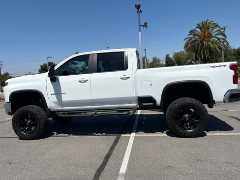 Used 2022 Chevrolet Silverado 2500 LT w/ Convenience Package AWD/4WD image 9