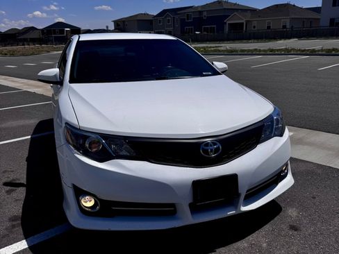 Used 2013 Toyota Camry SE FWD image 1