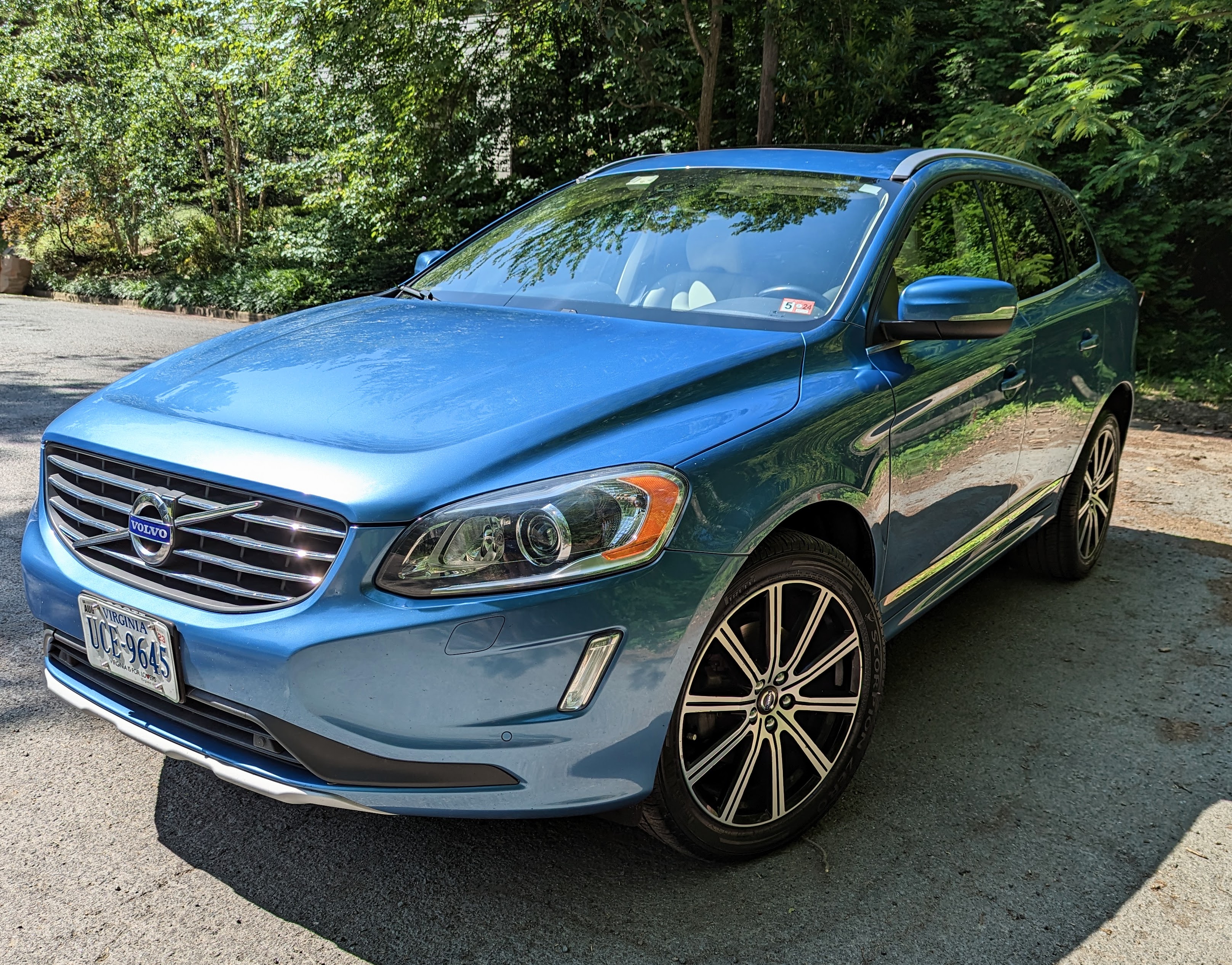 Used 2017 Volvo XC60 T6 Inscription w/ Climate Package AWD/4WD image 6