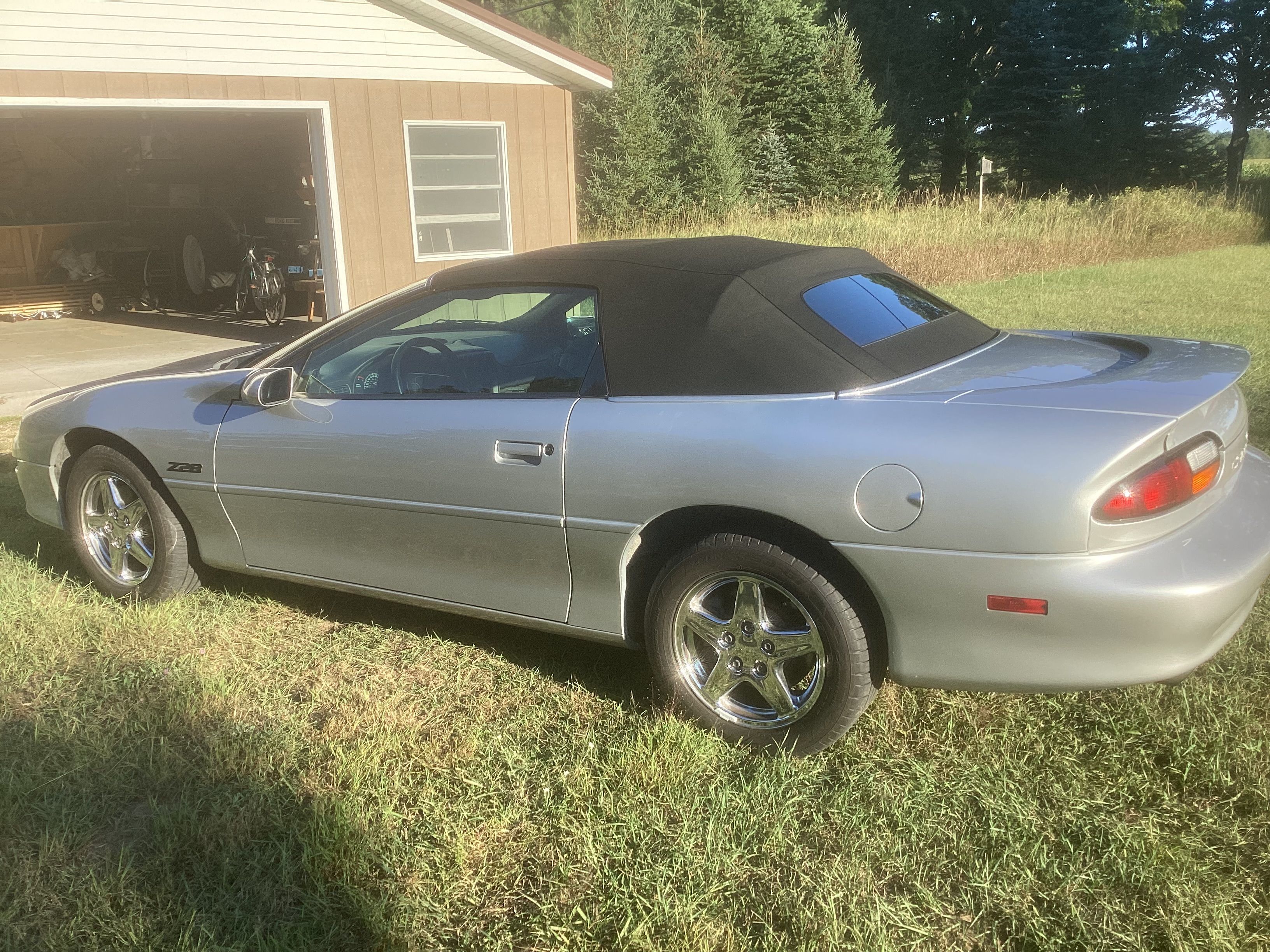 Used 1998 Chevrolet Camaro Z28 RWD image 6