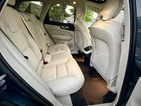 Used 2023 Volvo XC60 B5 Ultimate w/ Climate Package AWD/4WD image 16