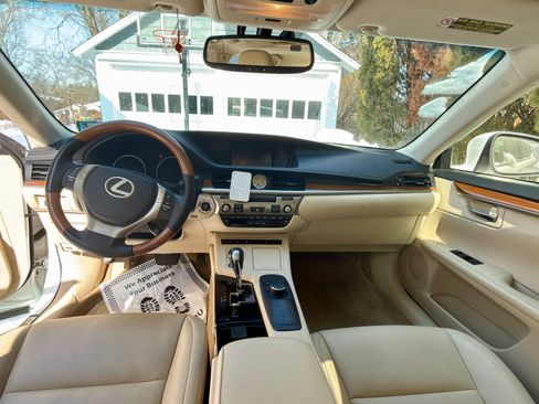 Used 2013 Lexus ES 300h image 6